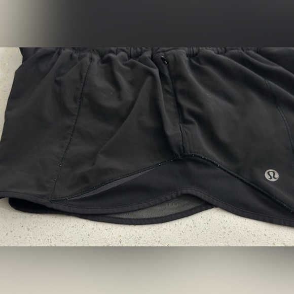 Lululemon: Women’s Hotty Hot Short II - Size 12 - Picture 11 of 13